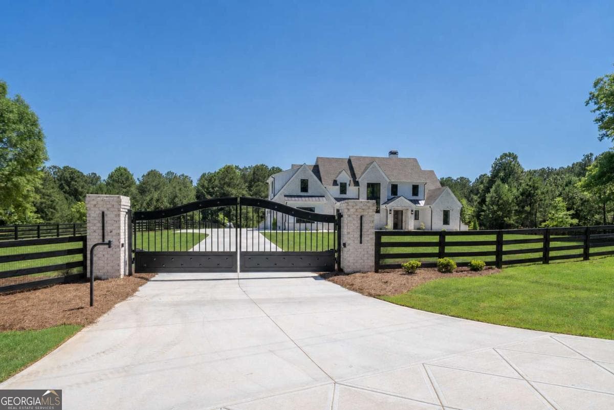 5 bedroom, 4.5 bathroom, 4,836 sq ft single family residence for sale at 2944-A George Williams Road, Monroe, GA 30656 — photo 3