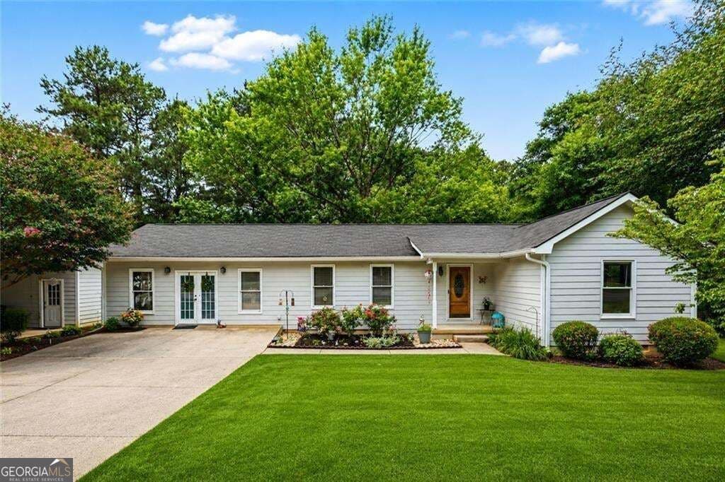 3 bedroom, 2 bathroom, 1,752 sq ft single family residence for sale at 6 Bluebird Lane, Tallapoosa, GA 30176