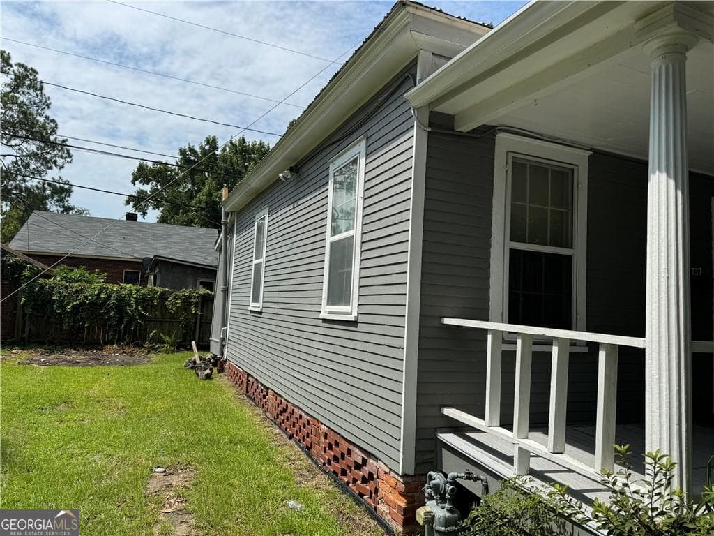 2 bedroom, 1 bathroom single family residence for sale at 737 E 37th Street, Savannah, GA 31401 — photo 2