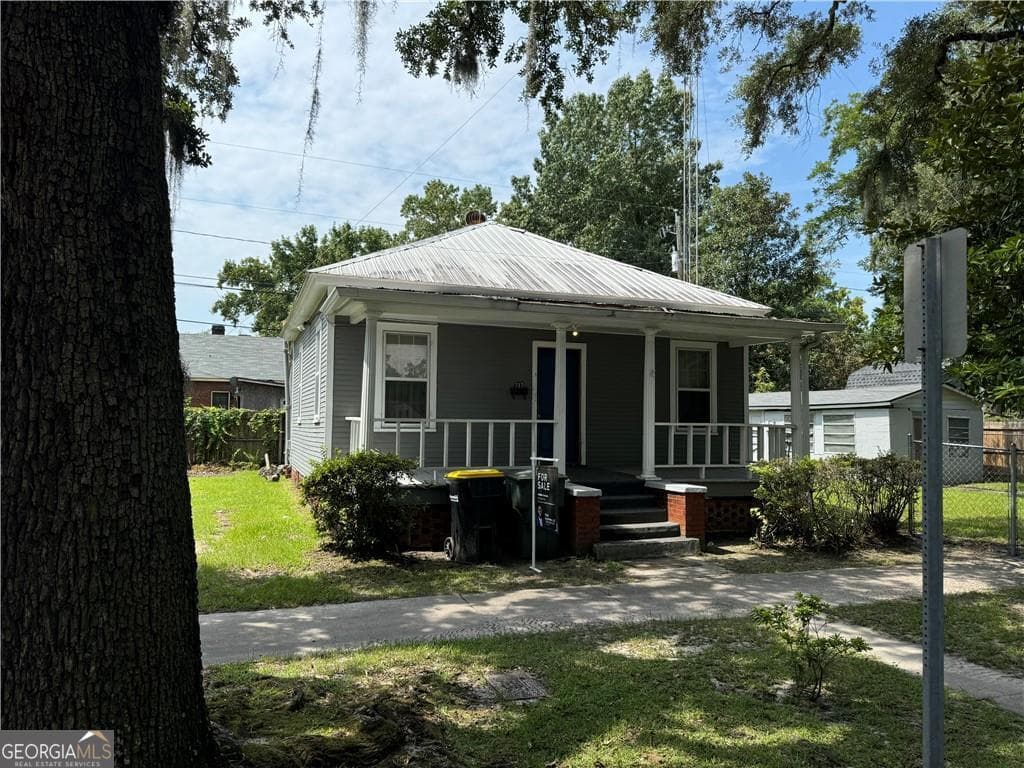 2 bedroom, 1 bathroom single family residence for sale at 737 E 37th Street, Savannah, GA 31401 — photo 3