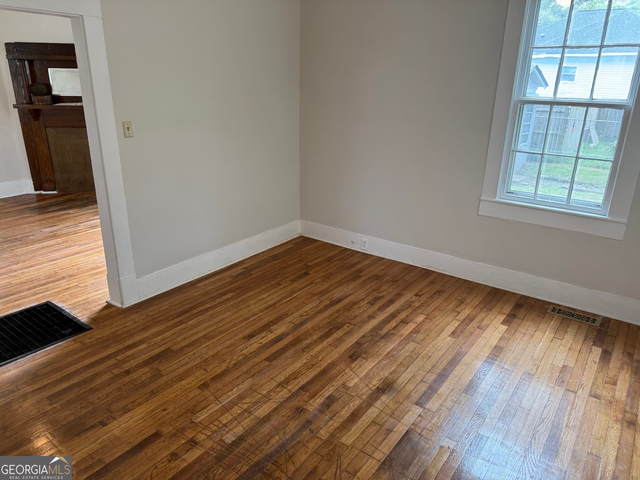 2 bedroom, 1 bathroom single family residence for sale at 737 E 37th Street, Savannah, GA 31401 — photo 5