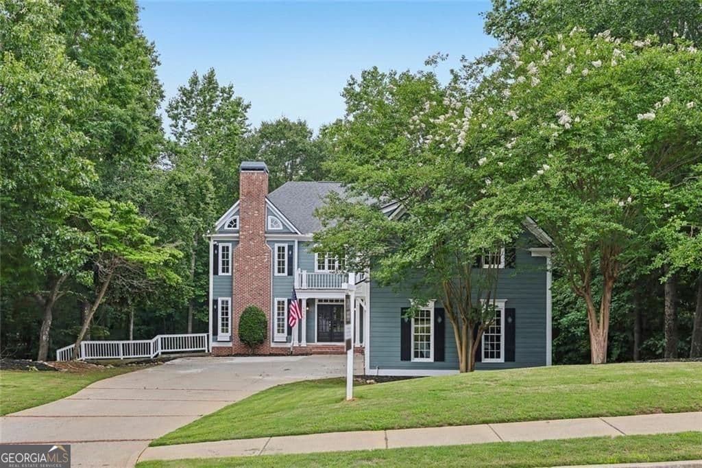 4 bedroom, 3.5 bathroom, 4,020 sq ft single family residence for sale at 4325 Little Falls Drive, Cumming, GA 30041 — photo 2