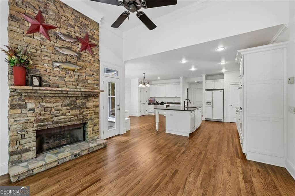 4 bedroom, 3.5 bathroom, 4,020 sq ft single family residence for sale at 4325 Little Falls Drive, Cumming, GA 30041 — photo 7