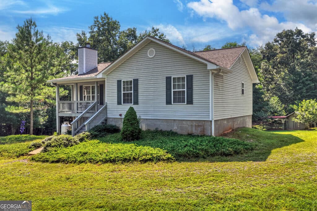 3 bedroom, 2 bathroom, 2,304 sq ft single family residence for sale at 96 Creekside Drive, Mccaysville, GA 30555 — photo 2