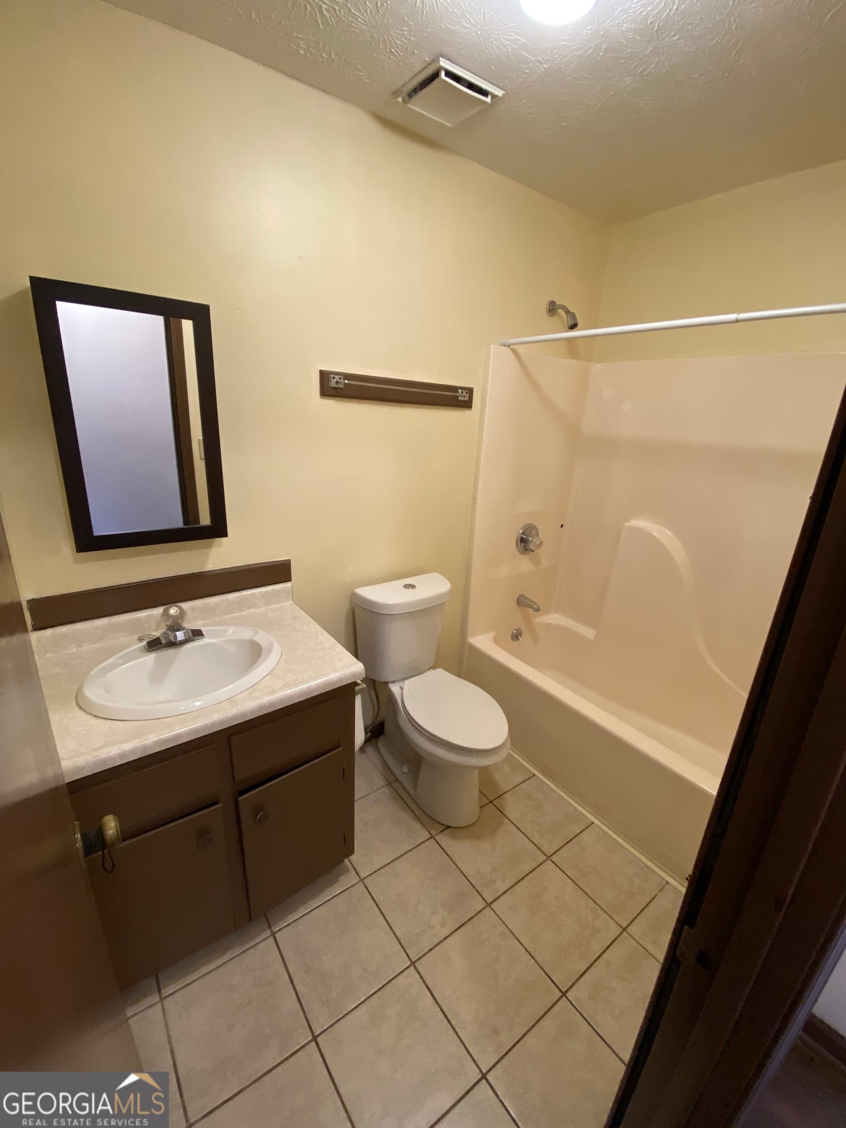2 bedroom, 1 bathroom, 986 sq ft duplex for rent at 129 Tanglewood Drive B, Monroe, GA 30656 for $950 a month — photo 9