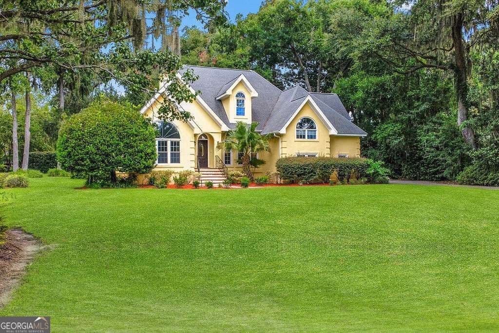 3 bedroom, 3 bathroom, 2,900 sq ft single family residence for sale at 230 Lyman Hall, Savannah, GA 31410 — photo 2