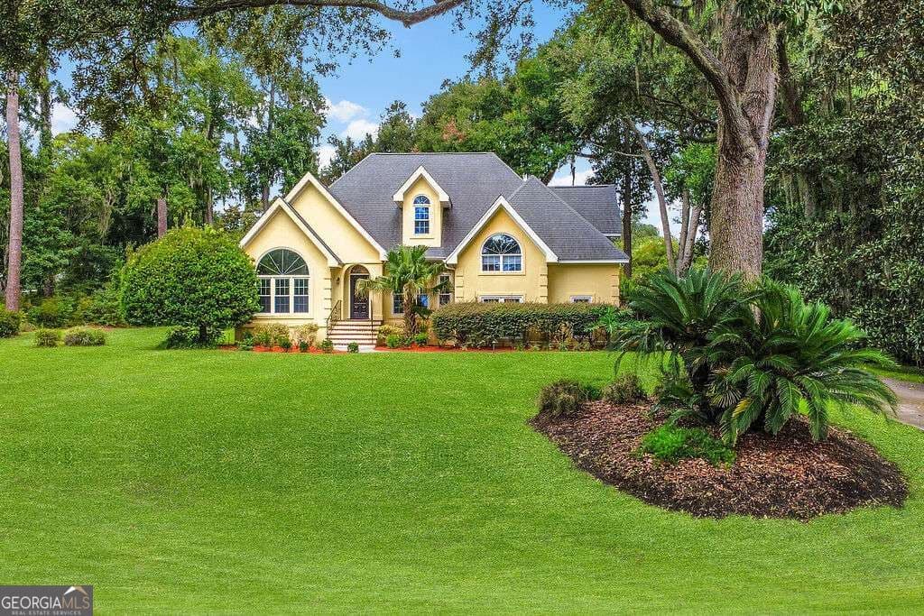 3 bedroom, 3 bathroom, 2,900 sq ft single family residence for sale at 230 Lyman Hall, Savannah, GA 31410 — photo 1 of 97
