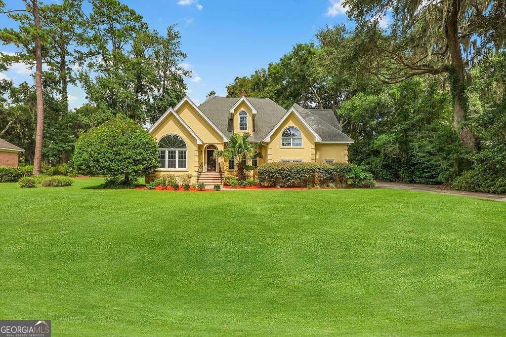 3 bedroom, 3 bathroom, 2,900 sq ft single family residence for sale at 230 Lyman Hall, Savannah, GA 31410 — photo 4