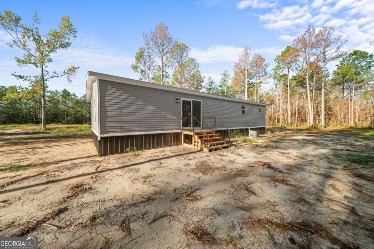 4 bedroom, 2 bathroom, 1,568 sq ft manufactured home,single family residence for sale at 204 Hart Road, Glennville, GA 30427 — photo 7