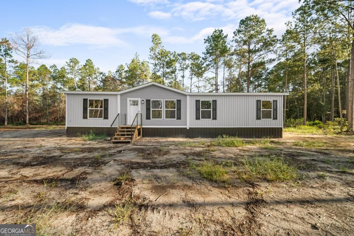 4 bedroom, 2 bathroom, 1,568 sq ft manufactured home,single family residence for sale at 204 Hart Road, Glennville, GA 30427