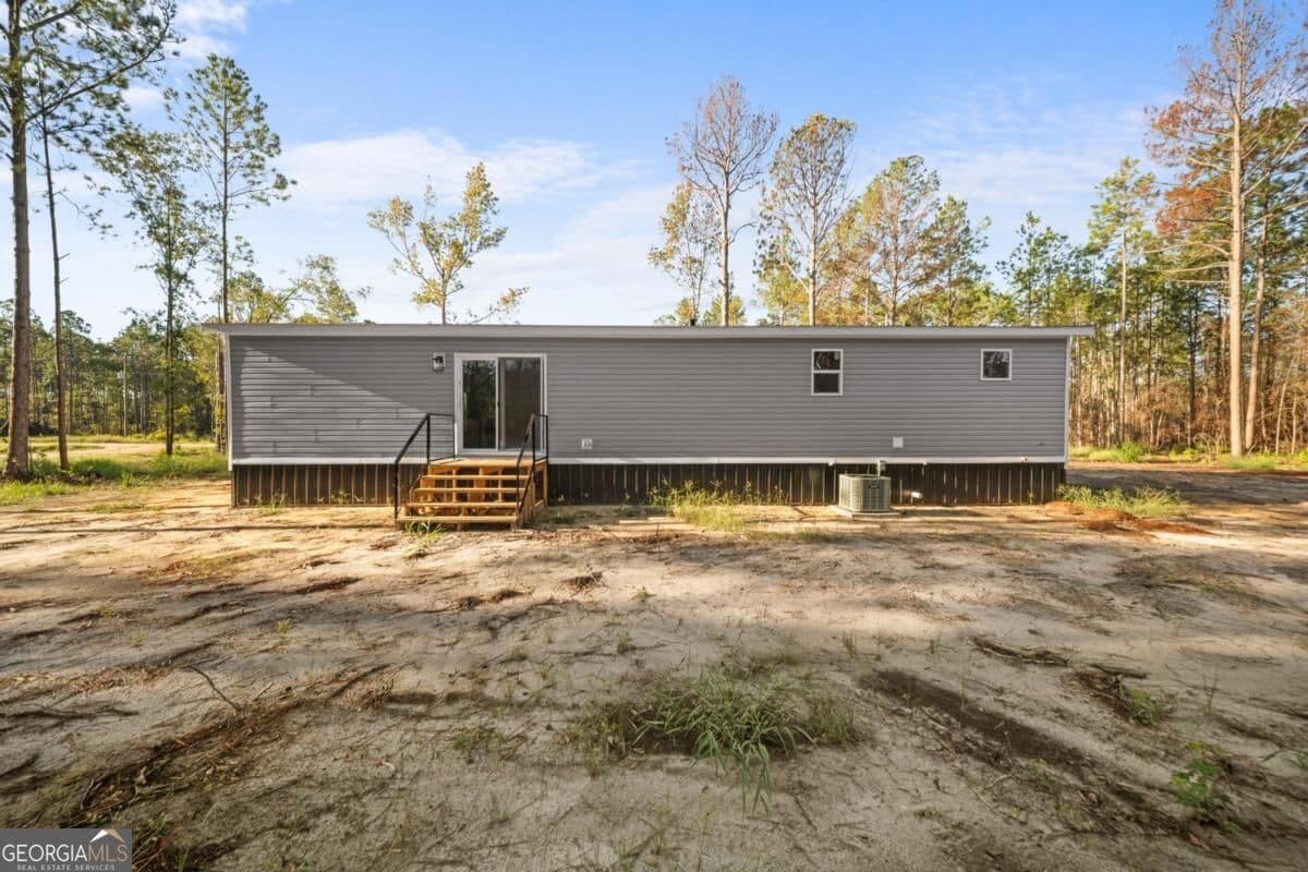 4 bedroom, 2 bathroom, 1,568 sq ft manufactured home,single family residence for sale at 204 Hart Road, Glennville, GA 30427 — photo 5