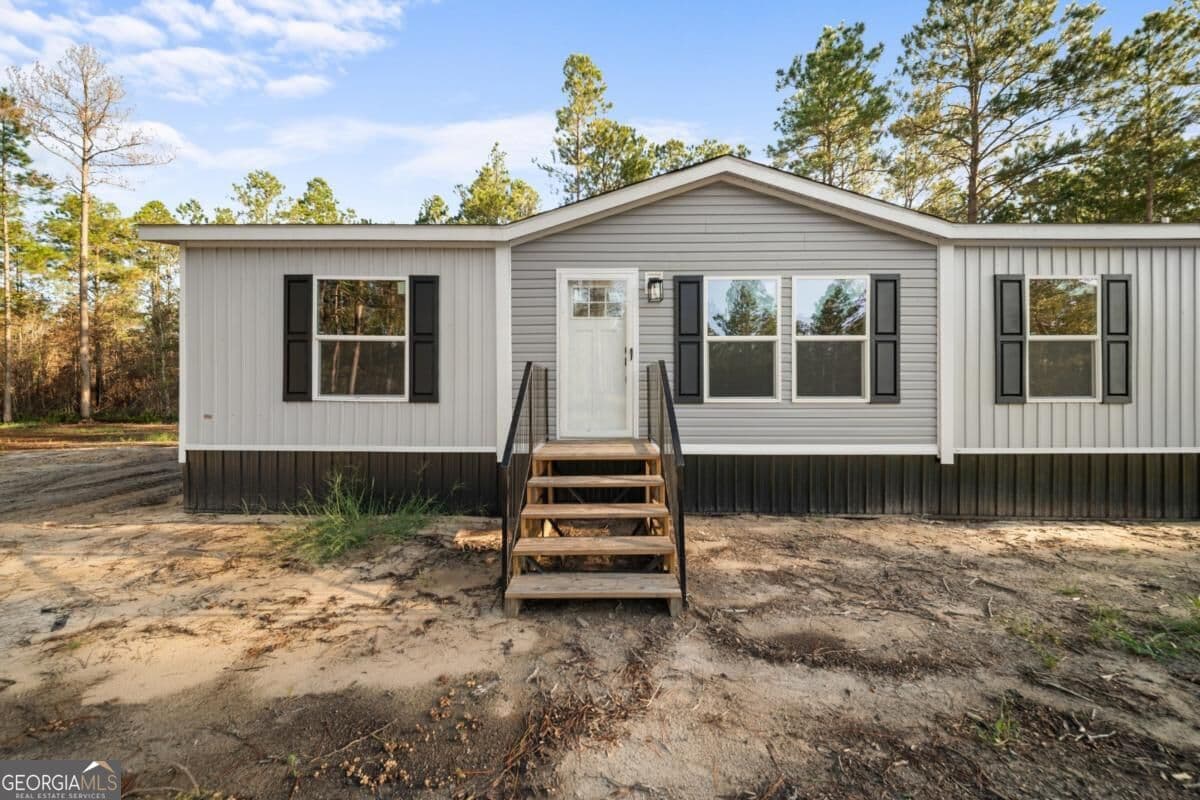 4 bedroom, 2 bathroom, 1,568 sq ft manufactured home,single family residence for sale at 204 Hart Road, Glennville, GA 30427 — photo 8