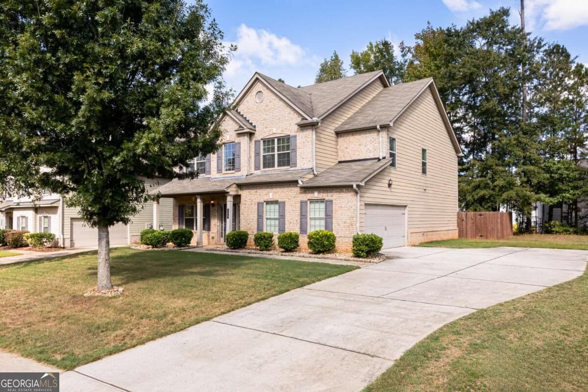 5 bedroom, 3 bathroom, 3,140 sq ft single family residence for sale at 100 Regency Place, Covington, GA 30016 — photo 2