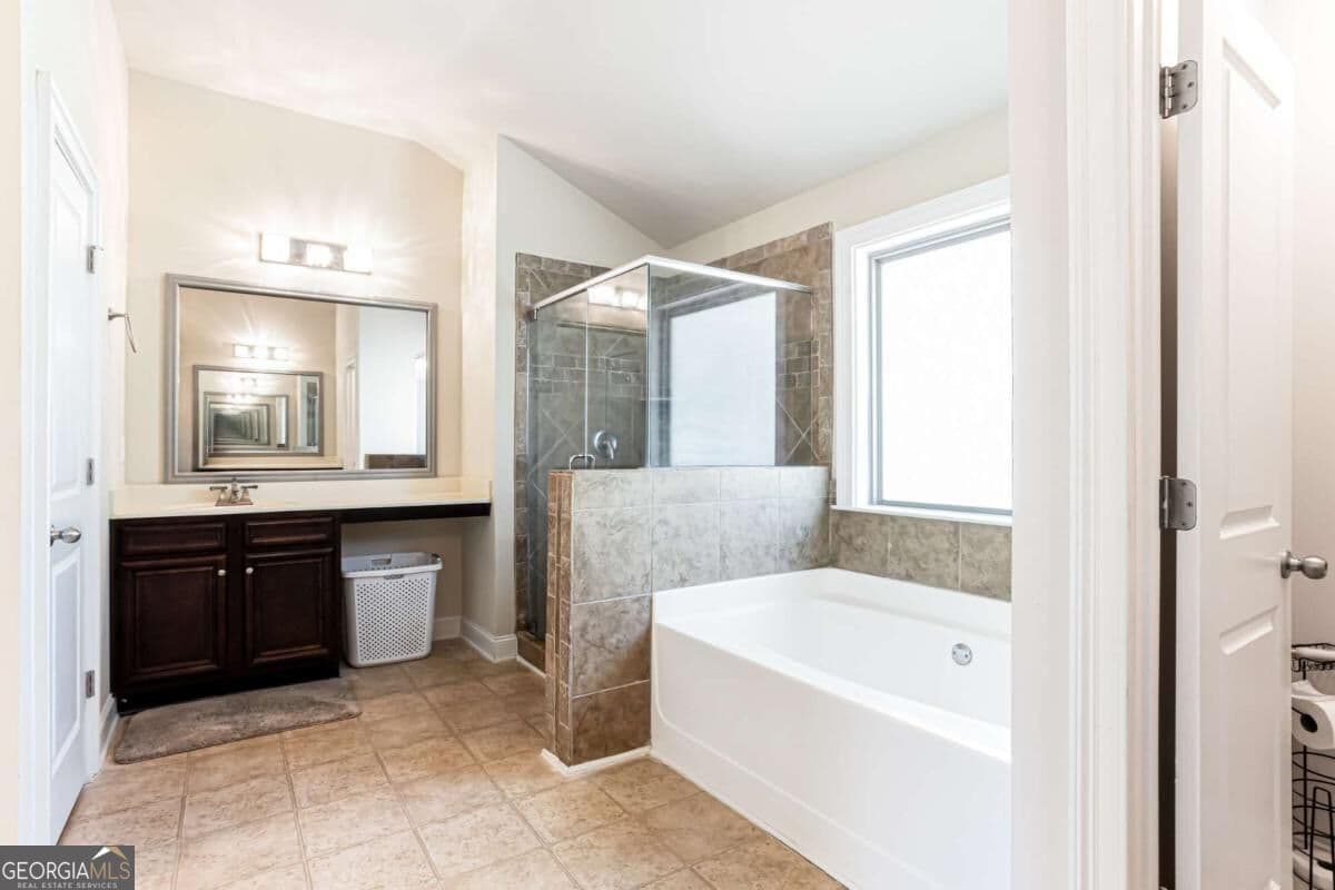 5 bedroom, 3 bathroom, 3,140 sq ft single family residence for sale at 100 Regency Place, Covington, GA 30016 — photo 7