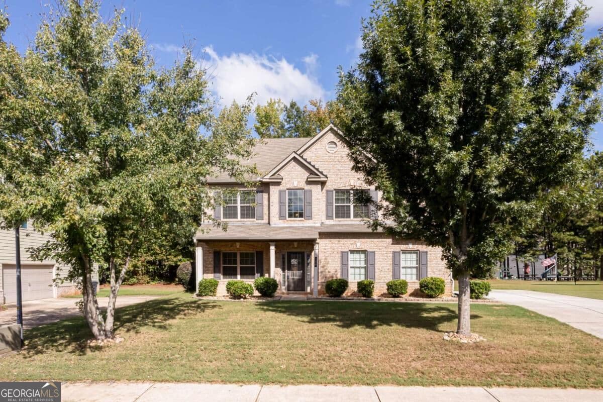 5 bedroom, 3 bathroom, 3,140 sq ft single family residence for sale at 100 Regency Place, Covington, GA 30016 — photo 1 of 42