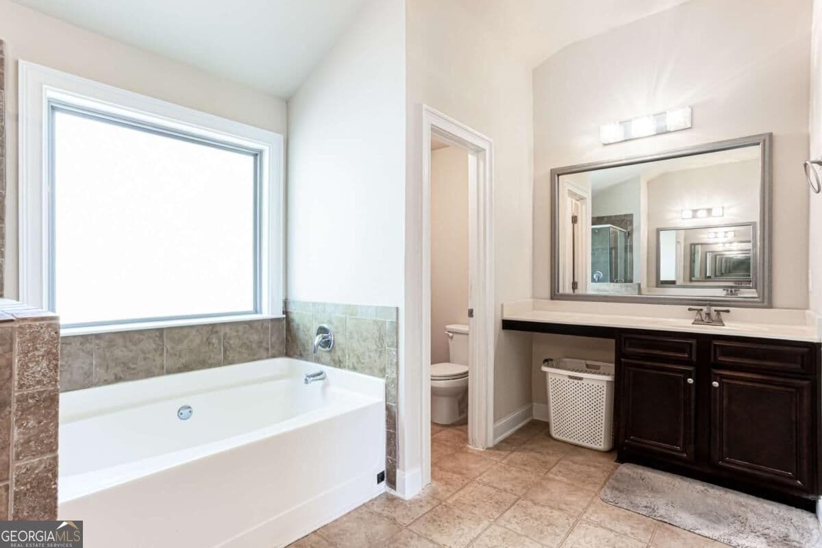 5 bedroom, 3 bathroom, 3,140 sq ft single family residence for sale at 100 Regency Place, Covington, GA 30016 — photo 9