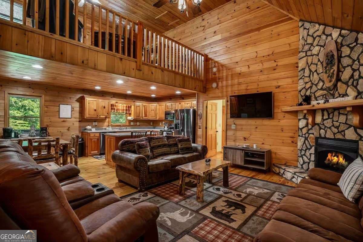 3 bedroom, 3 bathroom, 1,756 sq ft cabin,single family residence for sale at 808 Villa Drive, Ellijay, GA 30540 — photo 7