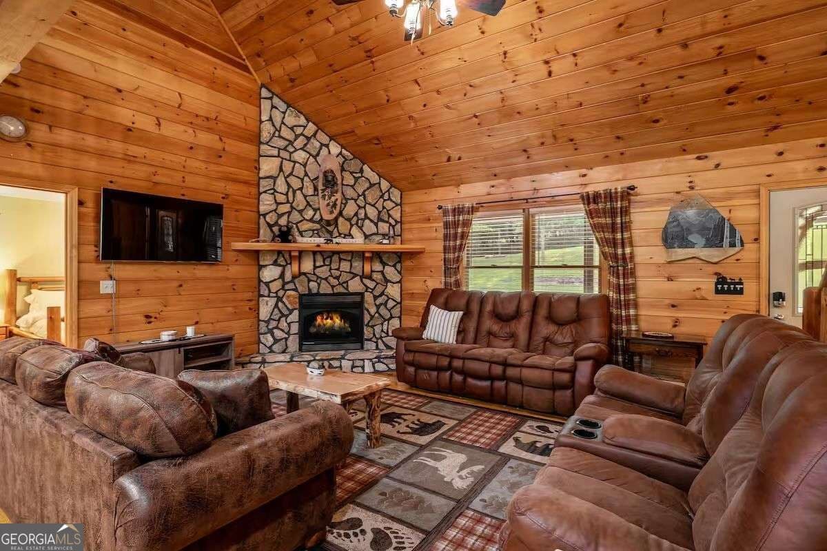 3 bedroom, 3 bathroom, 1,756 sq ft cabin,single family residence for sale at 808 Villa Drive, Ellijay, GA 30540 — photo 3