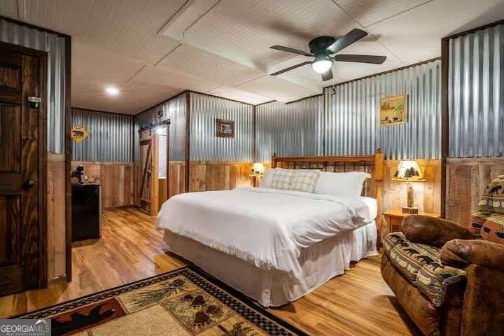 3 bedroom, 3 bathroom, 1,756 sq ft cabin,single family residence for sale at 808 Villa Drive, Ellijay, GA 30540 — photo 5