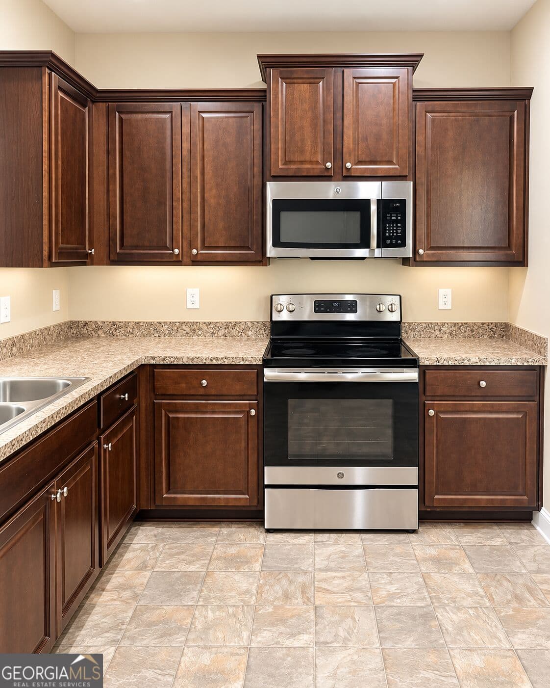 3 bedroom, 2 bathroom, 1,405 sq ft single family residence for sale at 11957 Lovejoy Crossing Boulevard, Hampton, GA 30228 — photo 4