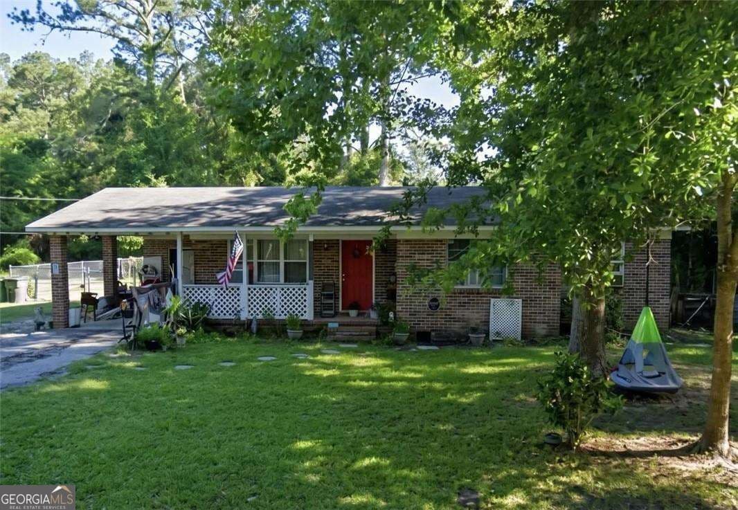 3 bedroom, 1.5 bathroom, 1,173 sq ft single family residence for sale at 204 Pine Street, St. Marys, GA 31558