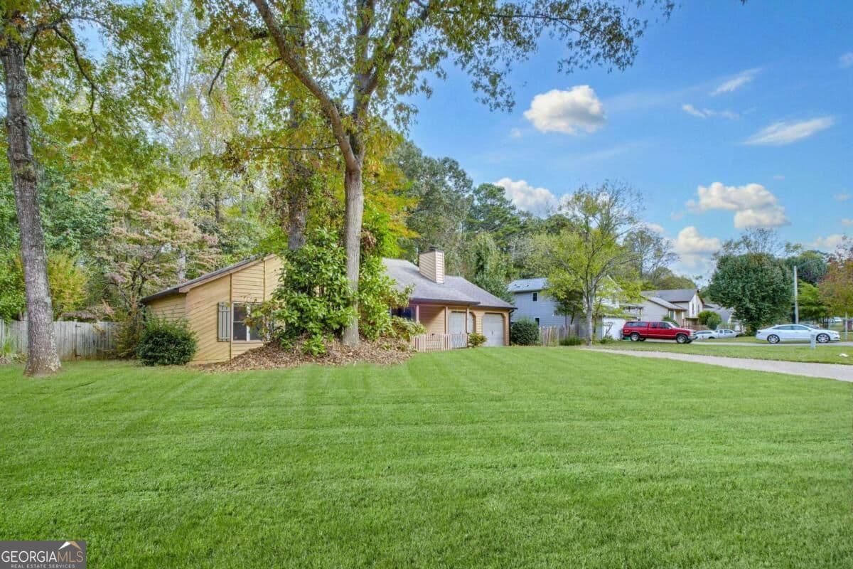 3 bedroom, 2 bathroom single family residence for rent at 256 Park Avenue, Woodstock, GA 30188 for $2,250 a month — photo 2