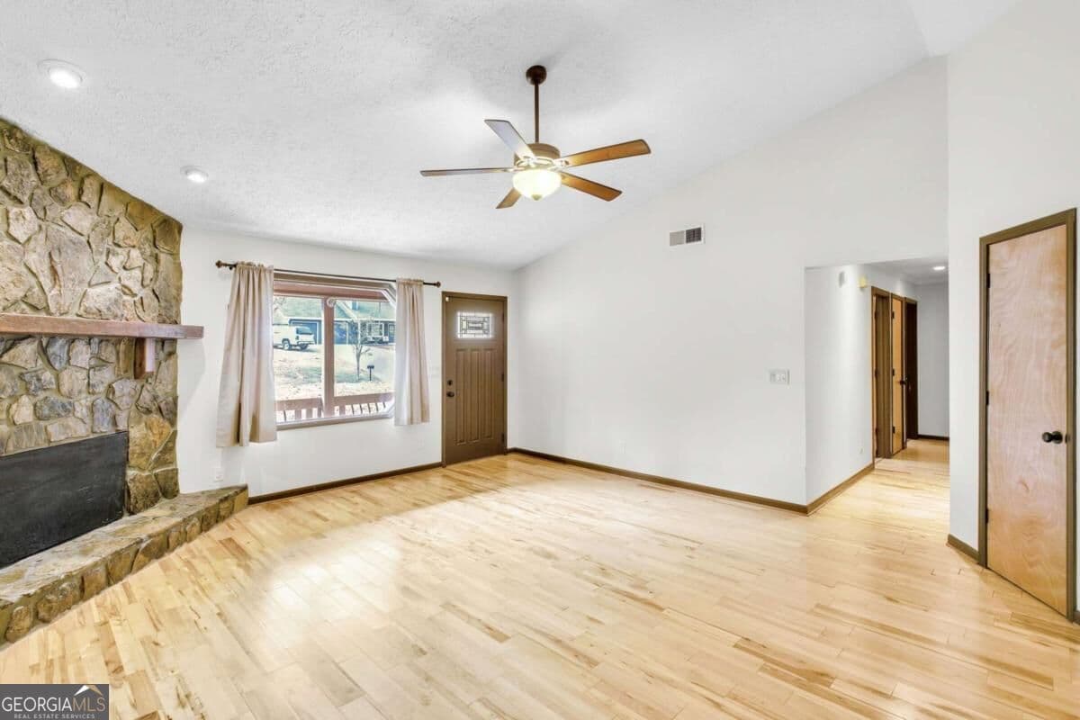 3 bedroom, 2 bathroom single family residence for rent at 256 Park Avenue, Woodstock, GA 30188 for $2,250 a month — photo 6