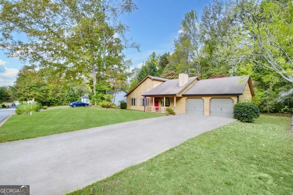 3 bedroom, 2 bathroom single family residence for rent at 256 Park Avenue, Woodstock, GA 30188 for $2,250 a month — photo 3