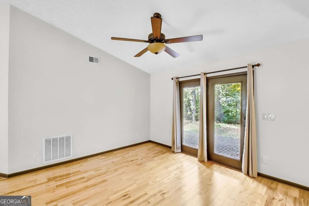 3 bedroom, 2 bathroom single family residence for rent at 256 Park Avenue, Woodstock, GA 30188 for $2,250 a month — photo 10