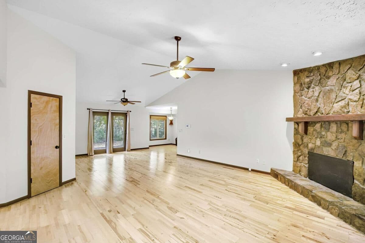 3 bedroom, 2 bathroom single family residence for rent at 256 Park Avenue, Woodstock, GA 30188 for $2,250 a month — photo 8