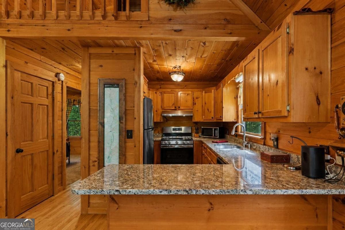 3 bedroom, 3 bathroom, 1,920 sq ft cabin,single family residence for sale at 801 Davenport Mountain Road, Blue Ridge, GA 30513 — photo 7