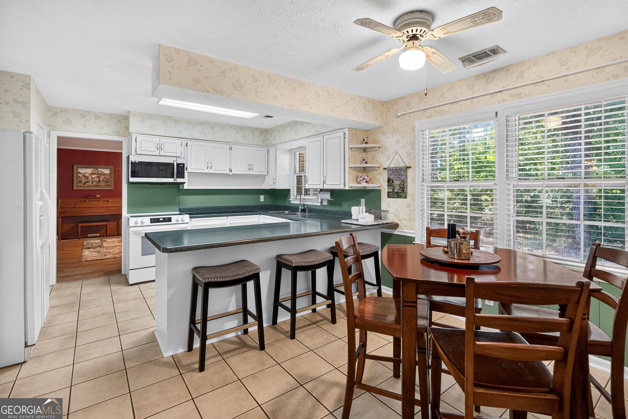4 bedroom, 2.5 bathroom, 2,295 sq ft single family residence for sale at 109 Oakdale Drive, Lagrange, GA 30240 — photo 2