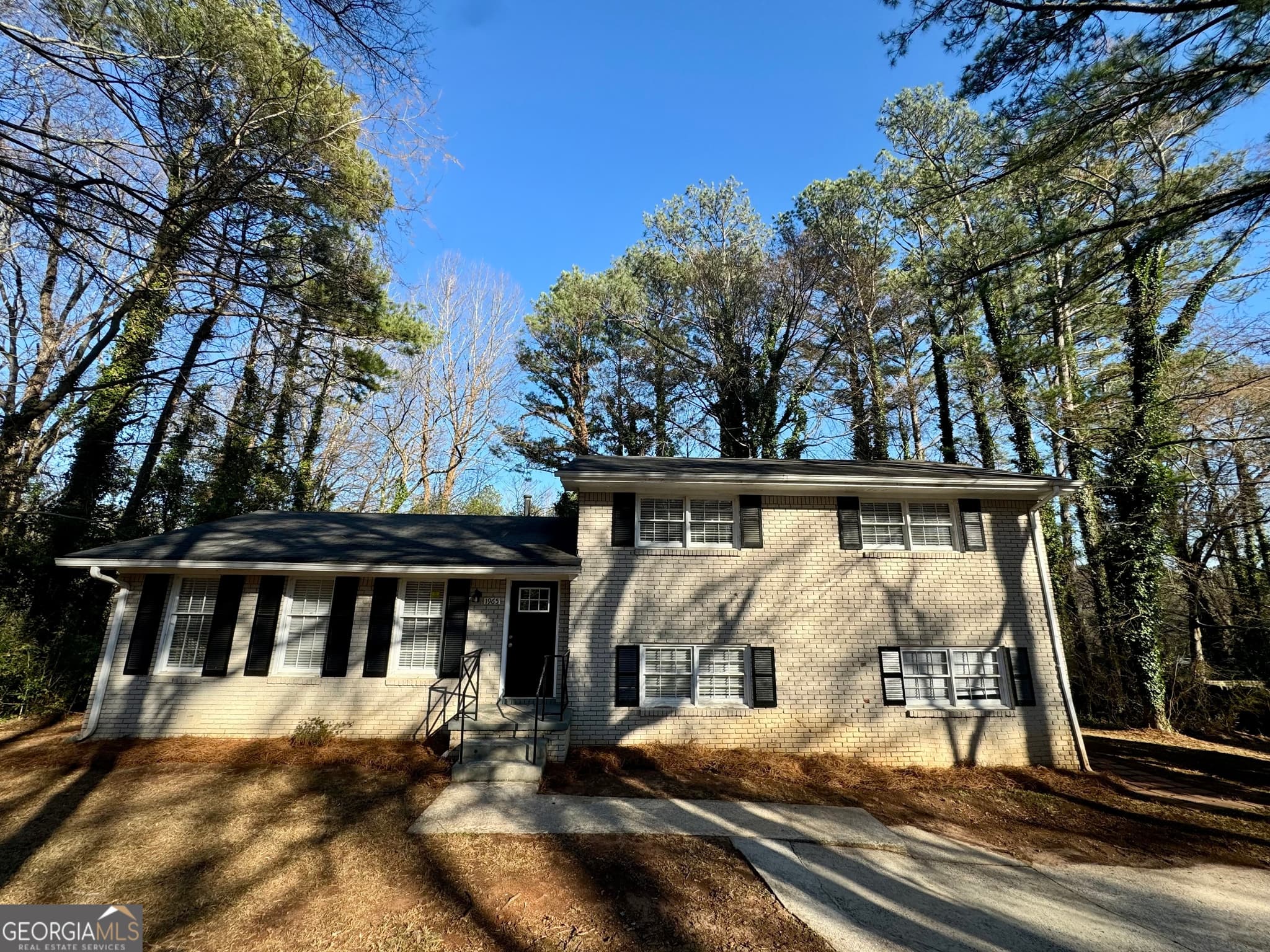 5 bedroom, 2 bathroom, 2,243 sq ft single family residence for sale at 1965 Rollingwood Drive, Atlanta, GA 30316 — photo 2