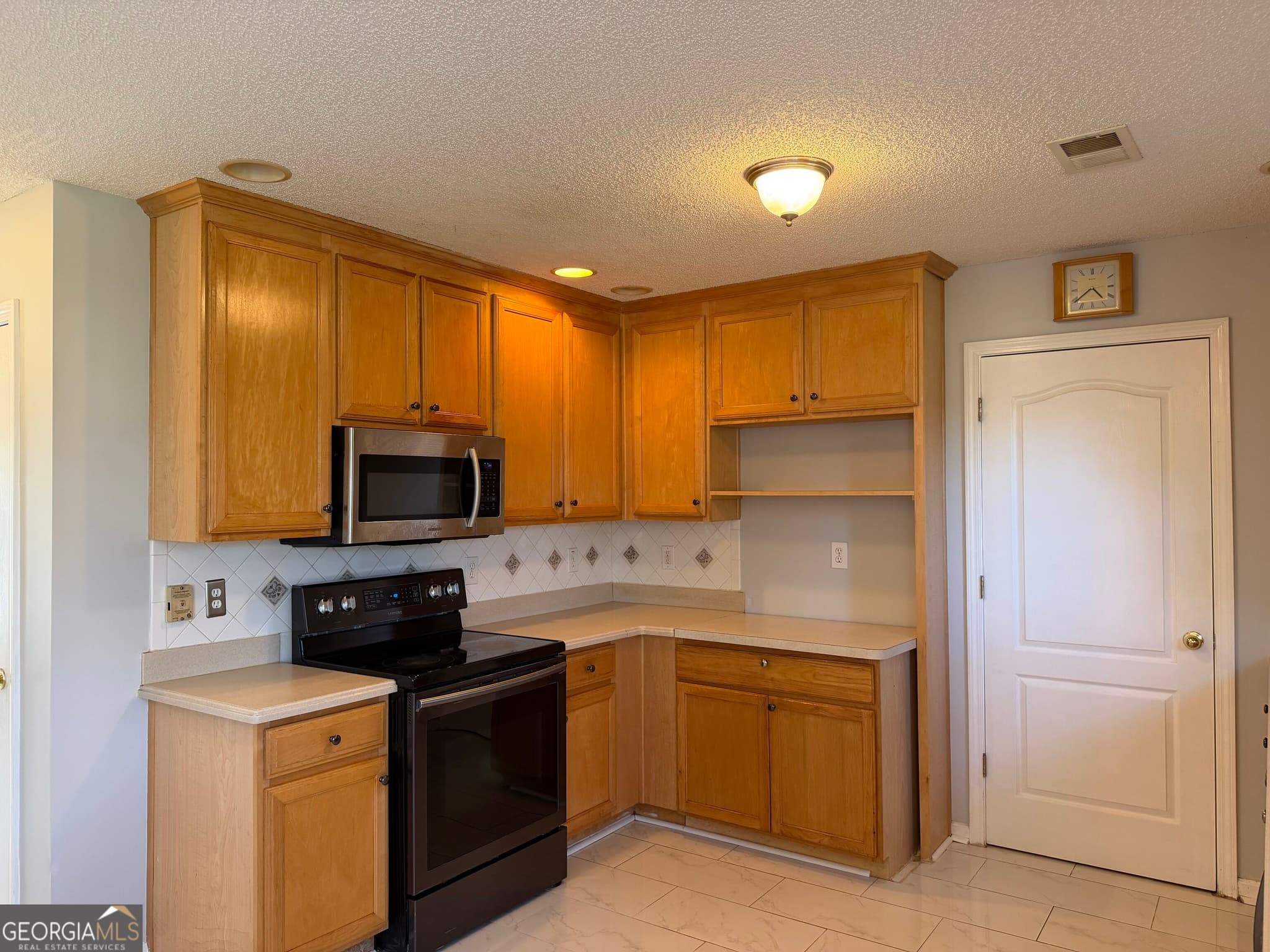 3 bedroom, 2.5 bathroom, 2,408 sq ft single family residence for sale at 152 Moss Pointe Drive, Mcdonough, GA 30253 — photo 6