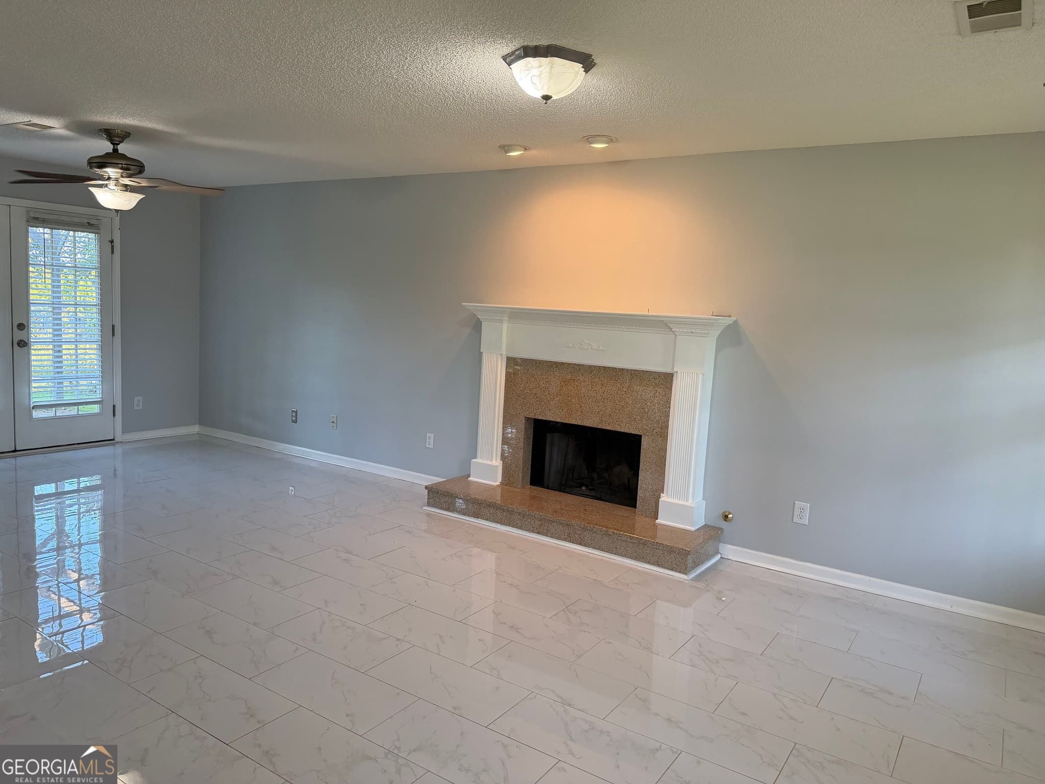 3 bedroom, 2.5 bathroom, 2,408 sq ft single family residence for sale at 152 Moss Pointe Drive, Mcdonough, GA 30253 — photo 3