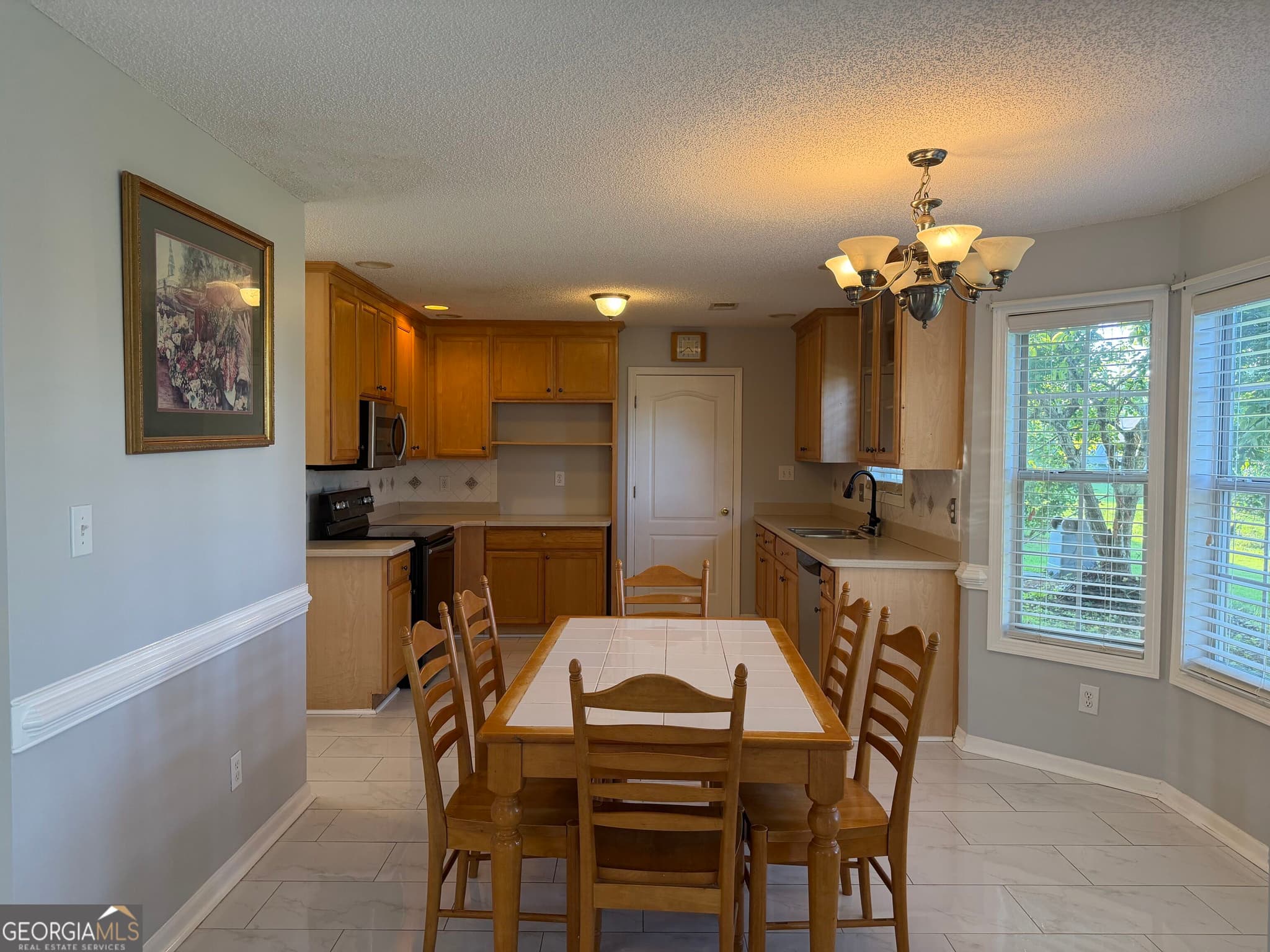 3 bedroom, 2.5 bathroom, 2,408 sq ft single family residence for sale at 152 Moss Pointe Drive, Mcdonough, GA 30253 — photo 5