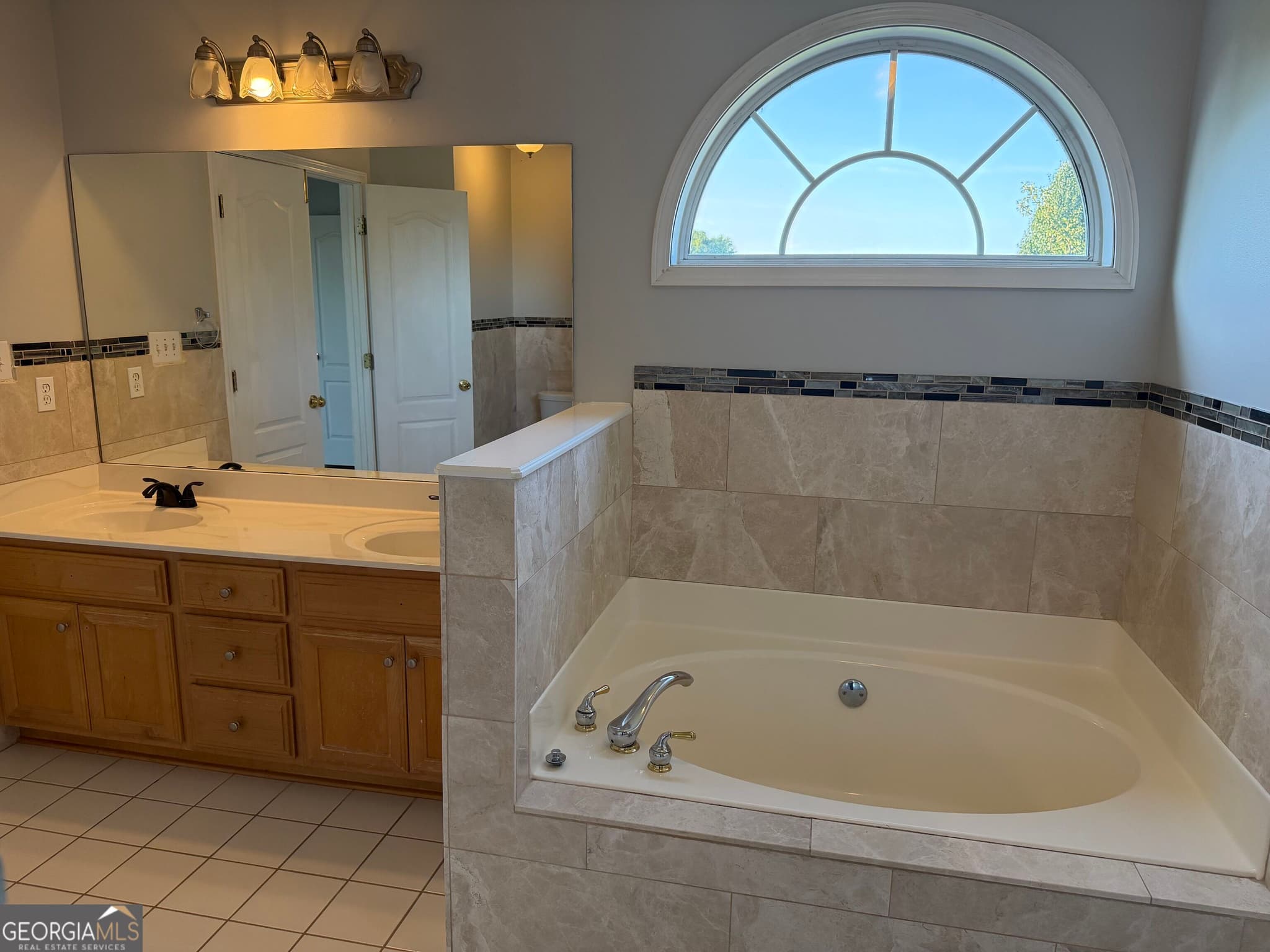 3 bedroom, 2.5 bathroom, 2,408 sq ft single family residence for sale at 152 Moss Pointe Drive, Mcdonough, GA 30253 — photo 10