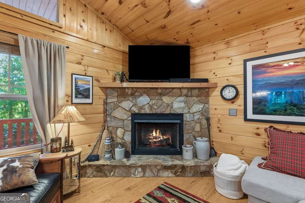 2 bedroom, 2.5 bathroom, 2,016 sq ft cabin,single family residence for sale at 327 Eagles Nest Lane, Blue Ridge, GA 30513 — photo 4