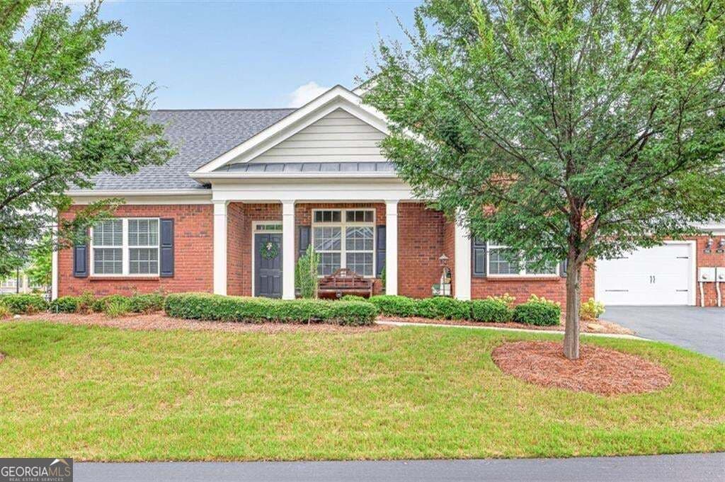 2 bedroom, 2 bathroom, 1,843 sq ft condominium for sale at 3581 Lindenridge Drive, Buford, GA 30519 — photo 1 of 42