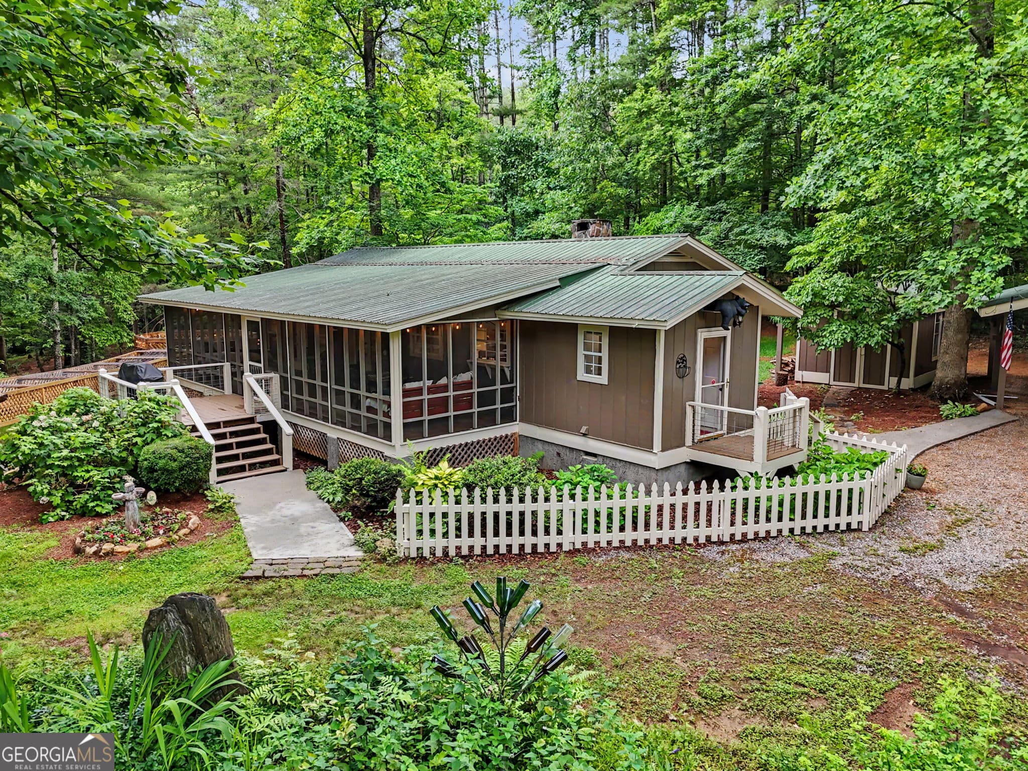 3 bedroom, 3.5 bathroom, 1,724 sq ft single family residence for sale at 5637 Murray Cove Road, Tiger, GA 30576