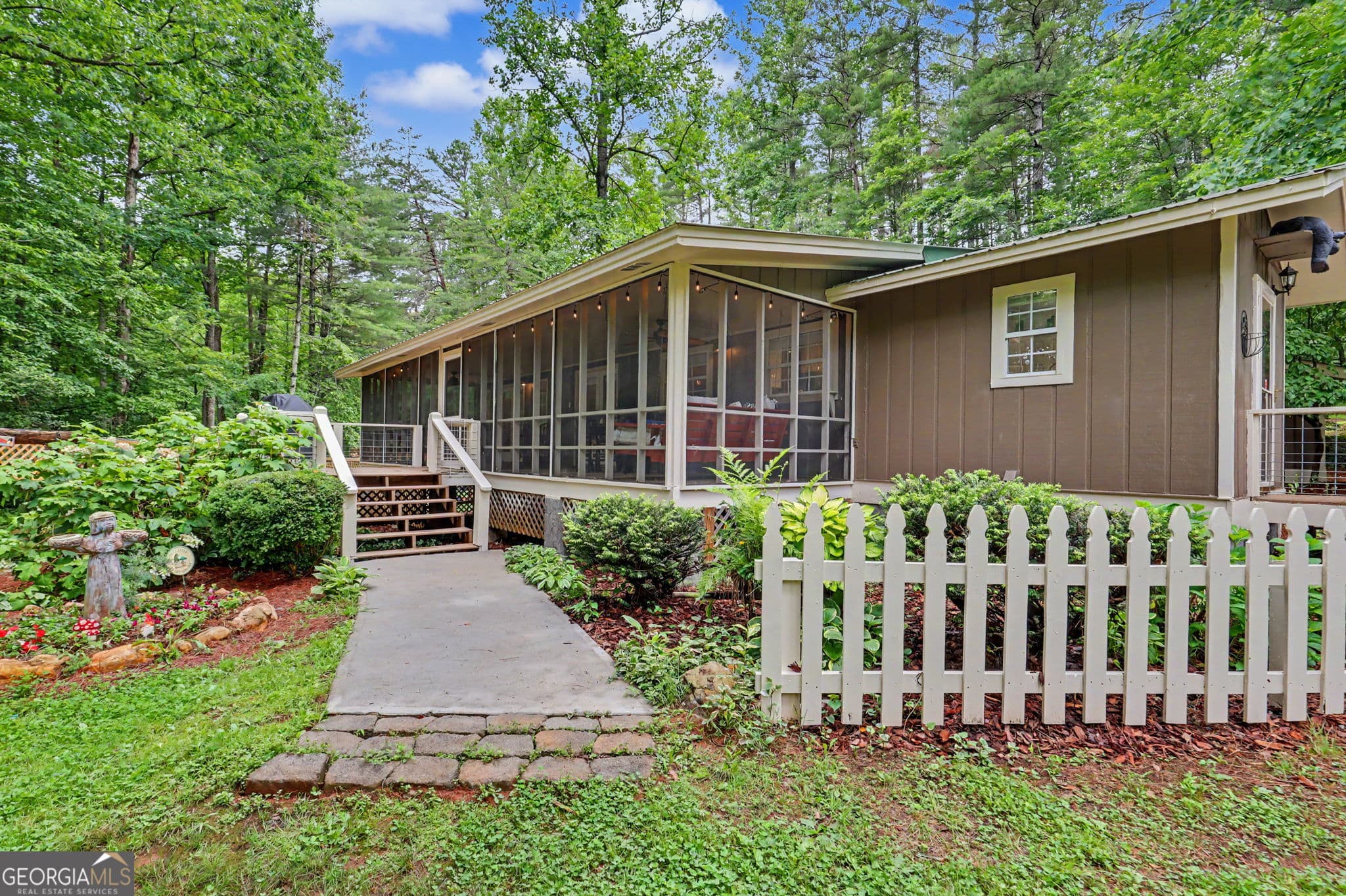 3 bedroom, 3.5 bathroom, 1,724 sq ft single family residence for sale at 5637 Murray Cove Road, Tiger, GA 30576 — photo 5