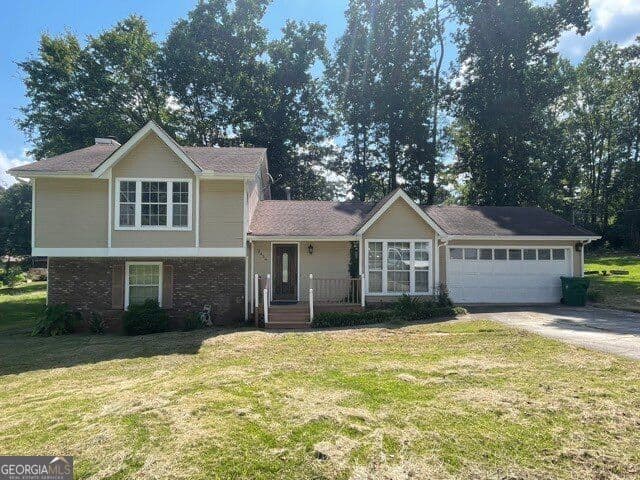 3 bedroom, 2.5 bathroom, 1,627 sq ft single family residence for sale at 2436 Stratford Court, Decatur, GA 30035 — photo 1 of 14