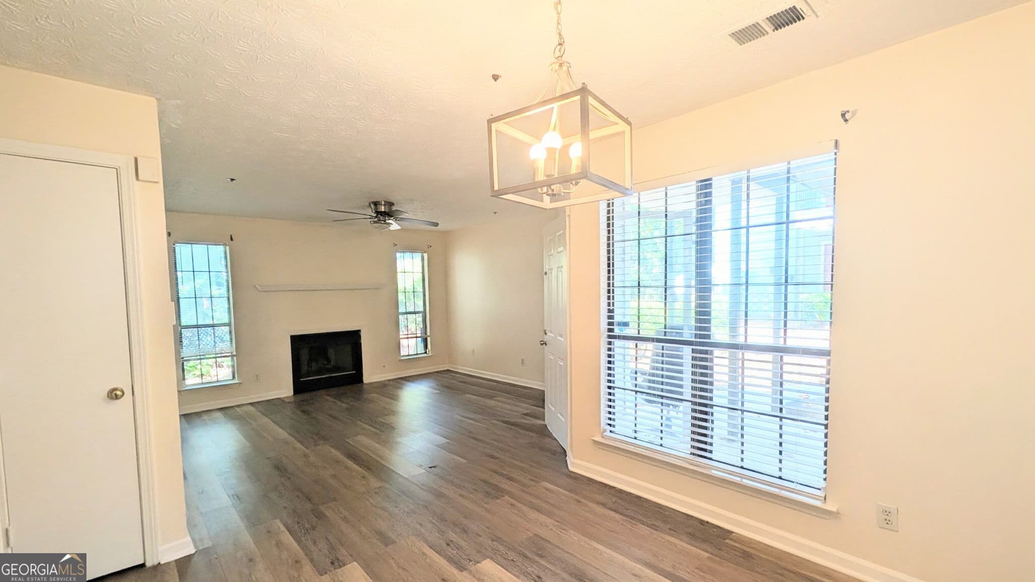 3 bedroom, 2 bathroom, 1,060 sq ft condominium for sale at 761 Windchase Lane, Stone Mountain, GA 30083 — photo 4