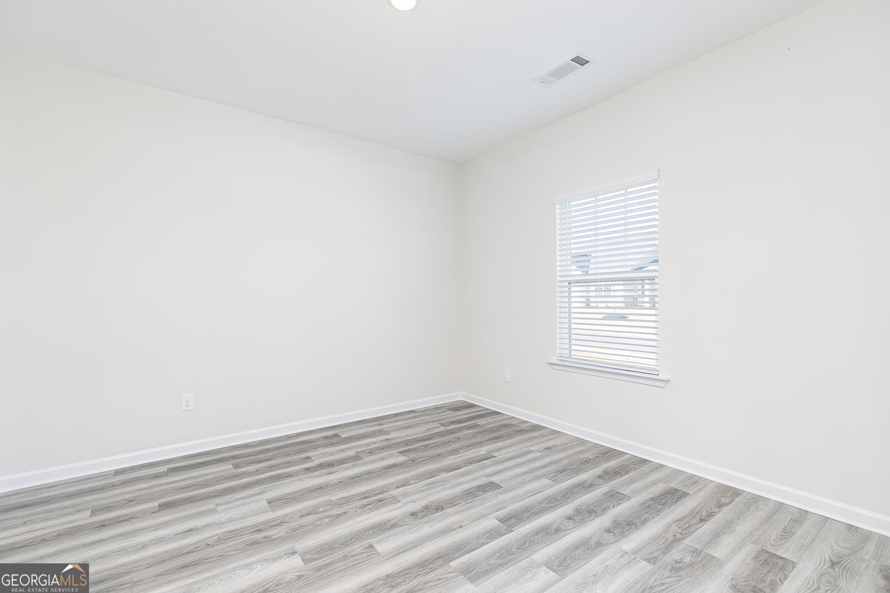 4 bedroom, 2.5 bathroom, 2,231 sq ft single family residence for sale at 127 Darter Court, Jefferson, GA 30549 — photo 3