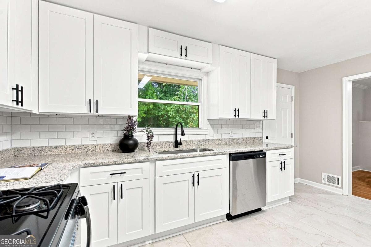 3 bedroom, 1.5 bathroom, 1,388 sq ft single family residence for sale at 2167 Cloverdale Drive, Atlanta, GA 30316 — photo 10