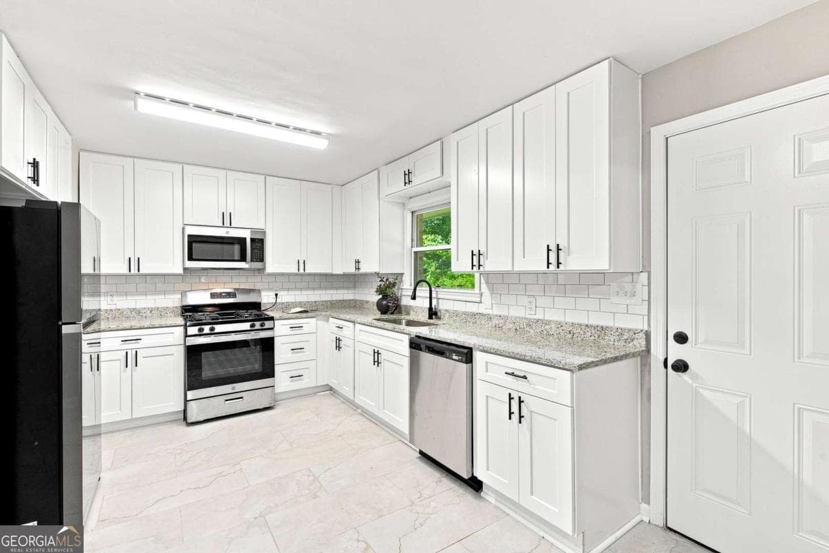 3 bedroom, 1.5 bathroom, 1,388 sq ft single family residence for sale at 2167 Cloverdale Drive, Atlanta, GA 30316 — photo 8