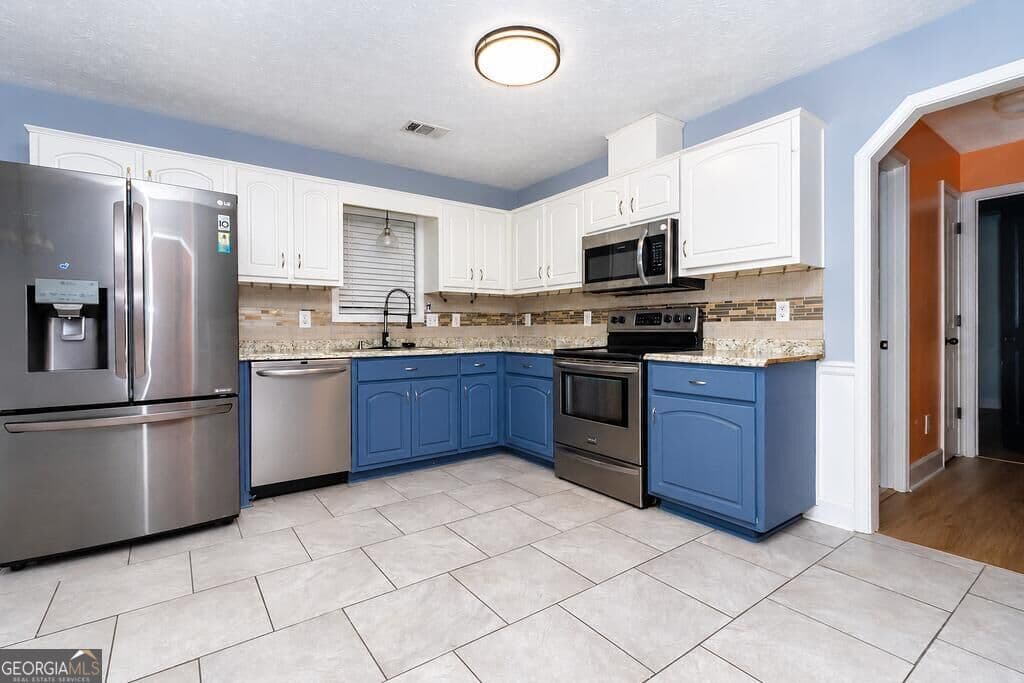4 bedroom, 3 bathroom, 1,908 sq ft single family residence under contract at 5008 Hidden Hills Court, Columbus, GA 31909 — photo 2