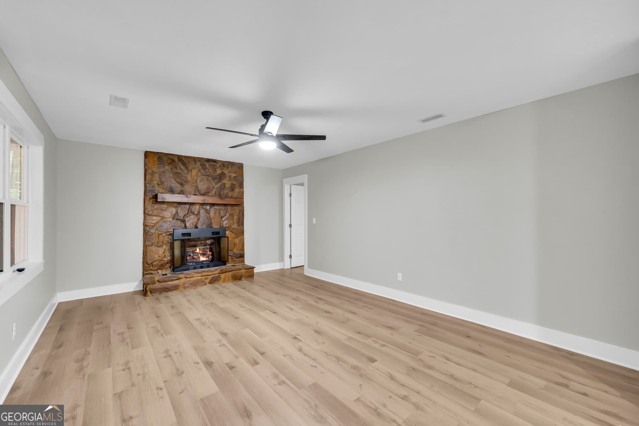 2 bedroom, 2 bathroom, 1,150 sq ft single family residence for sale at 314 Skyview Circle, Clarkesville, GA 30523 — photo 7