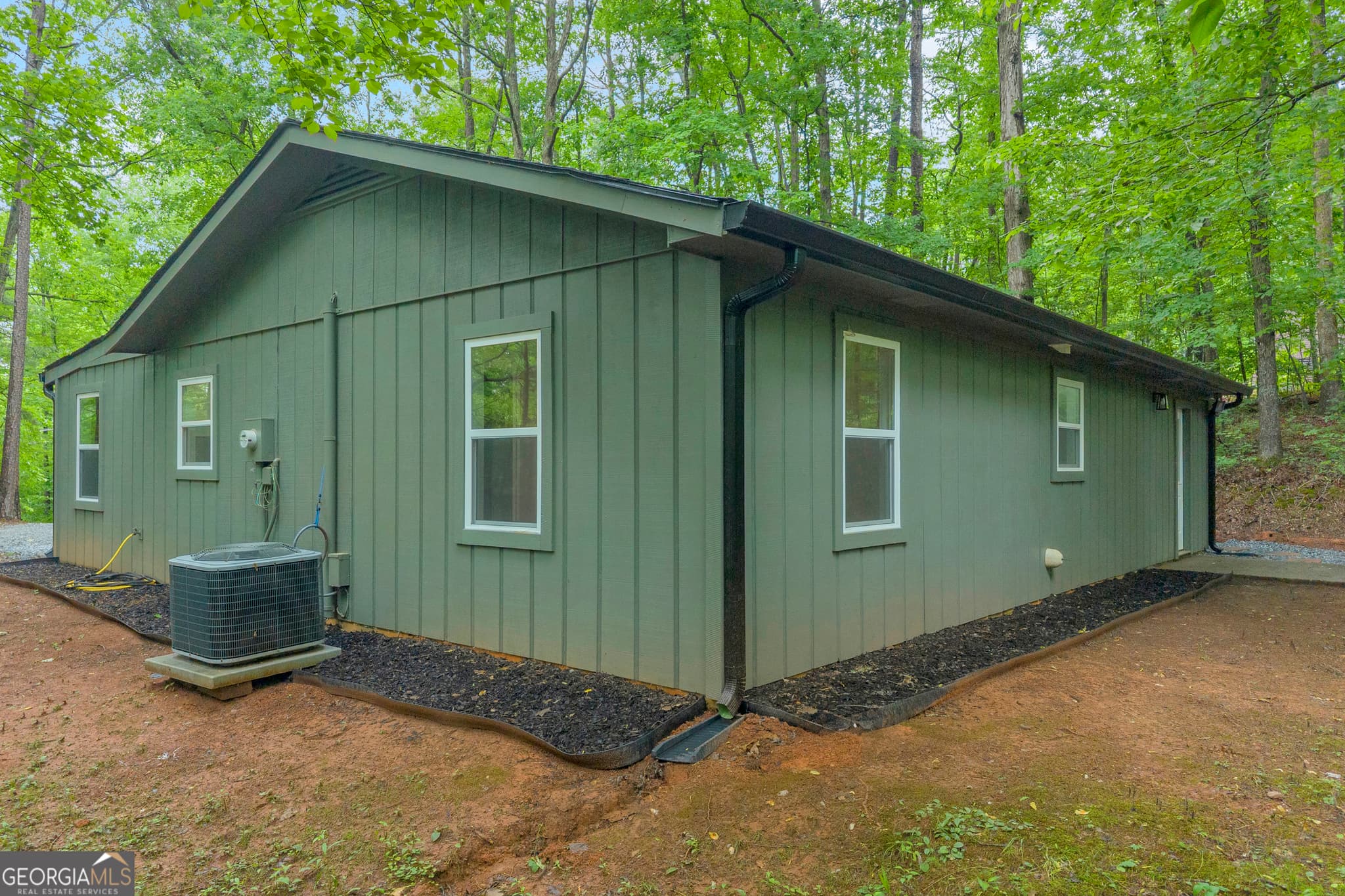 2 bedroom, 2 bathroom, 1,150 sq ft single family residence for sale at 314 Skyview Circle, Clarkesville, GA 30523 — photo 3
