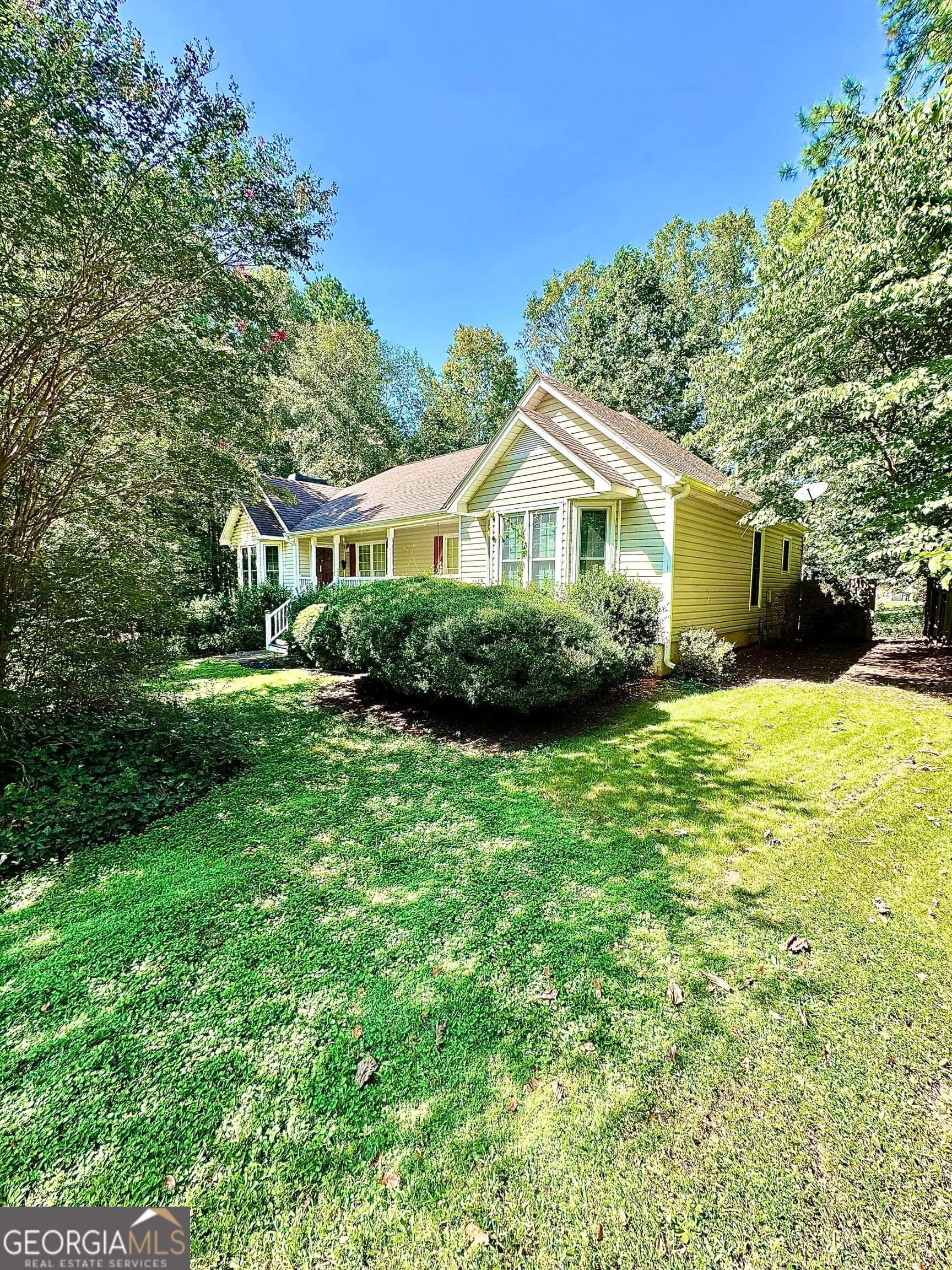 4 bedroom, 3 bathroom, 2,798 sq ft single family residence for sale at 439 Abbington Lane, Douglasville, GA 30134 — photo 3